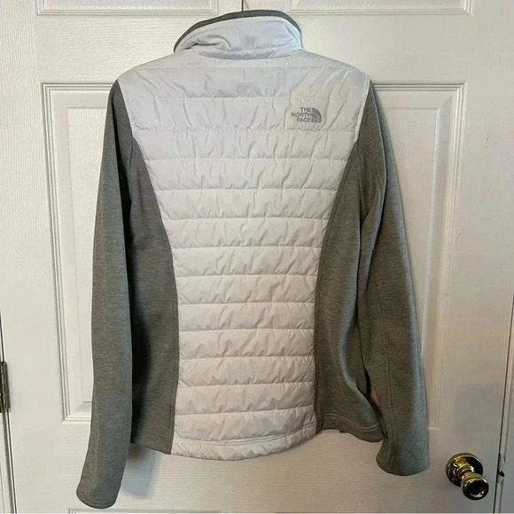 The North Face Women's White and Gray Puffer Jacket - Picture 3 of 8